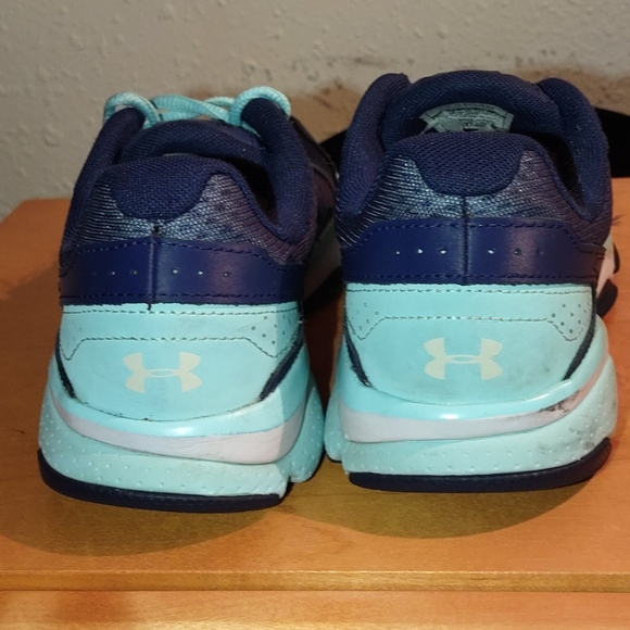 Under Armor womans 8.5 Running shoes - Picture 2 of 7